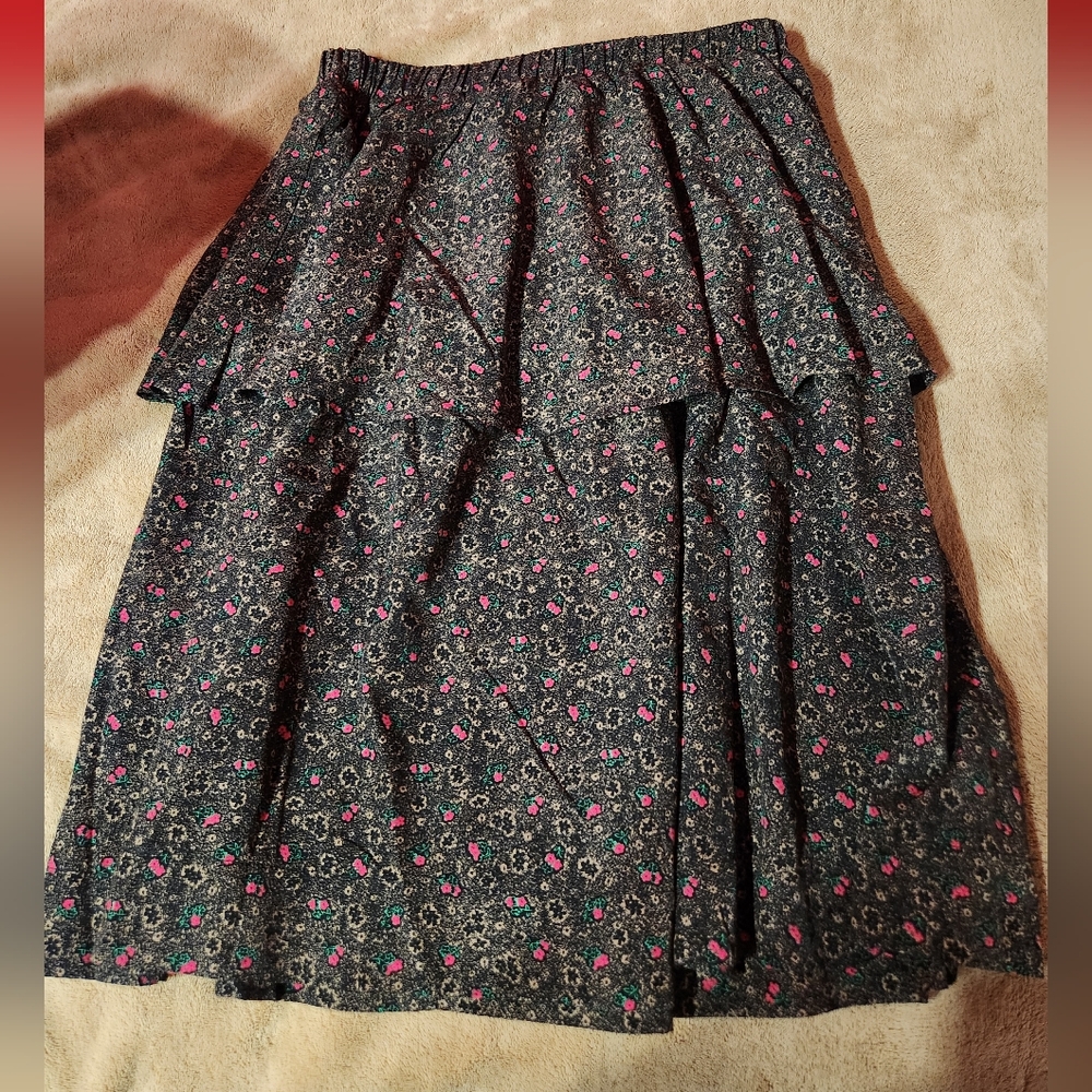 L tiered floral skirt